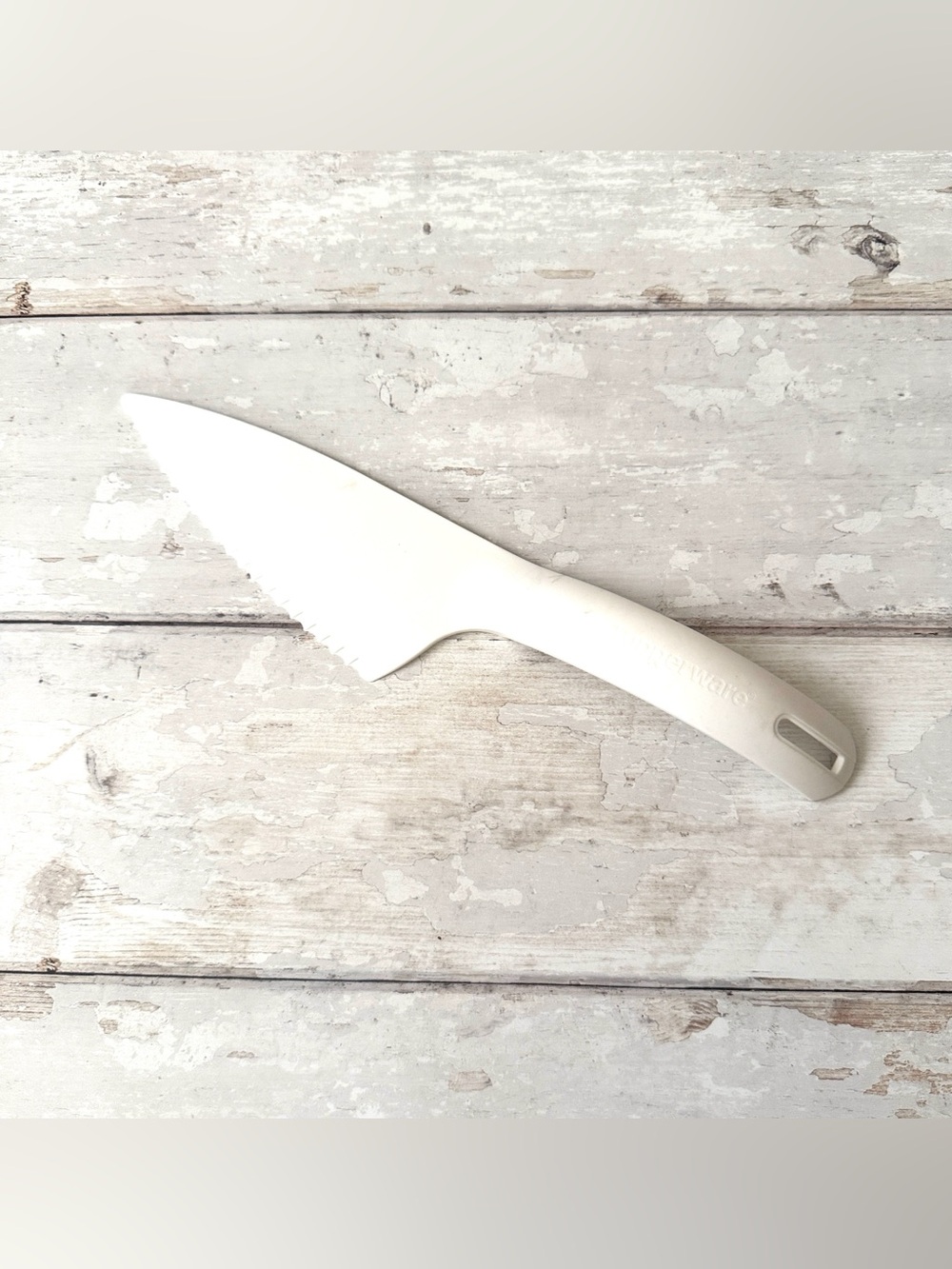 Tupperware Pie Server Knife Serving Utensil Host White NEW
